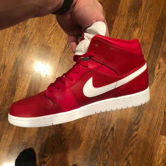 Jordan 1 Varsity Red (these are hard to find) - Picture 7 of 7